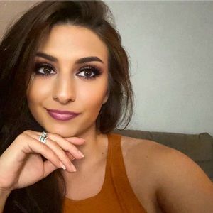 Meet your Posher, Cassandra